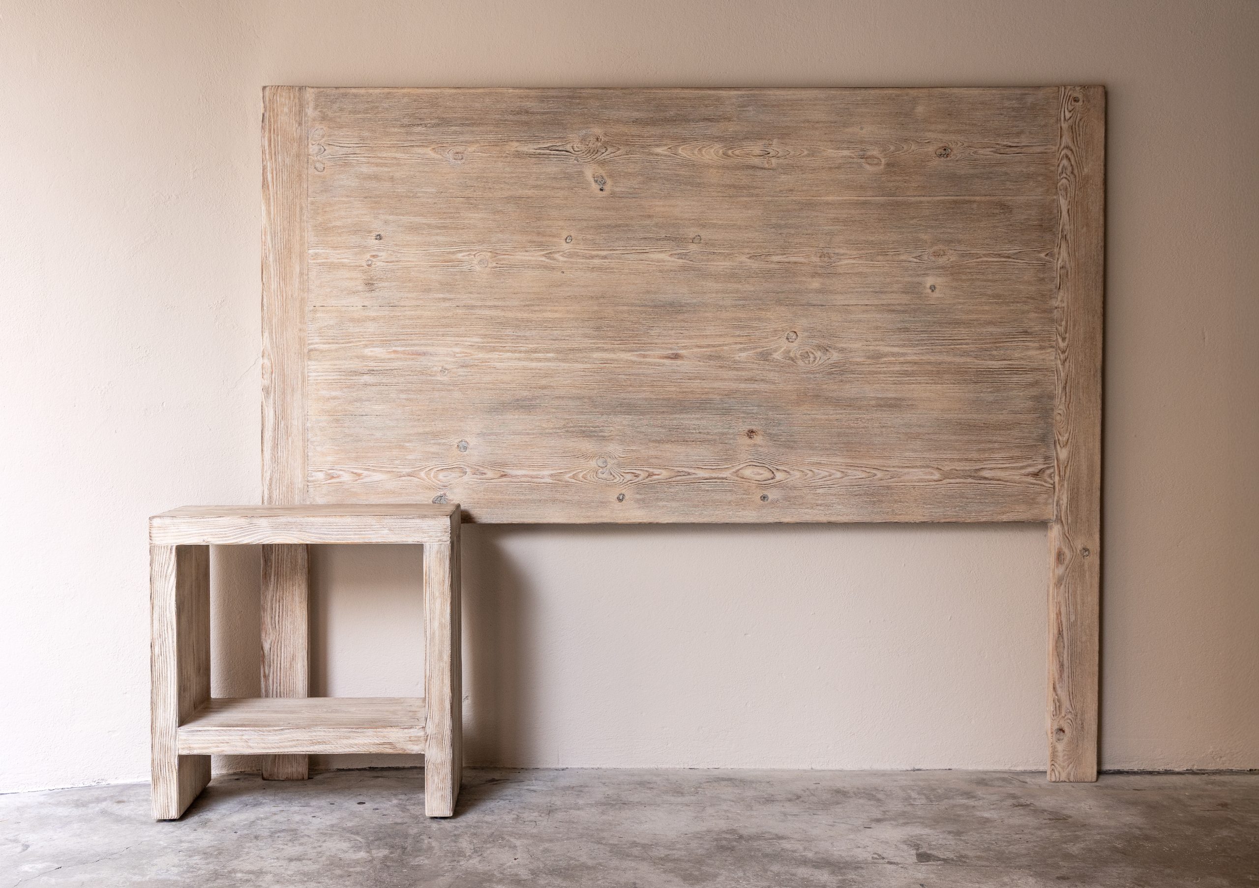 capçal pi + tauleta nit Capçal de llit de fusta de pi.