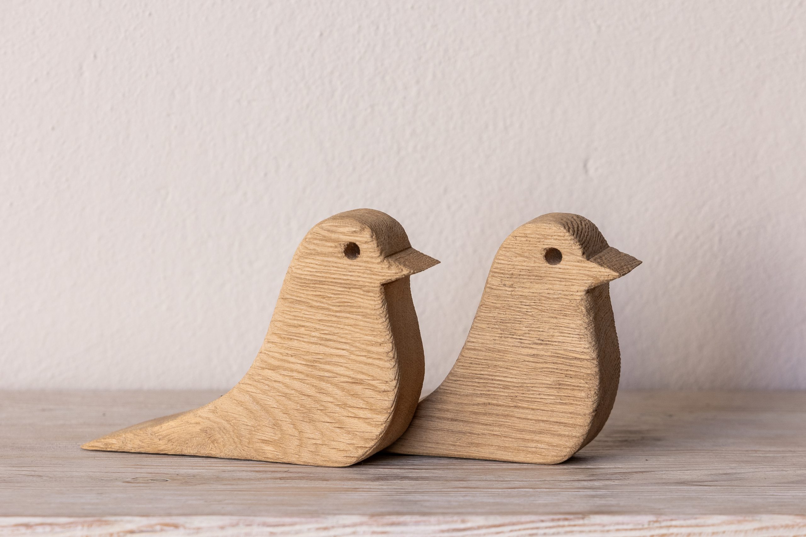 deco tope porta ocell roure Tope de porta en forma d’ocell.