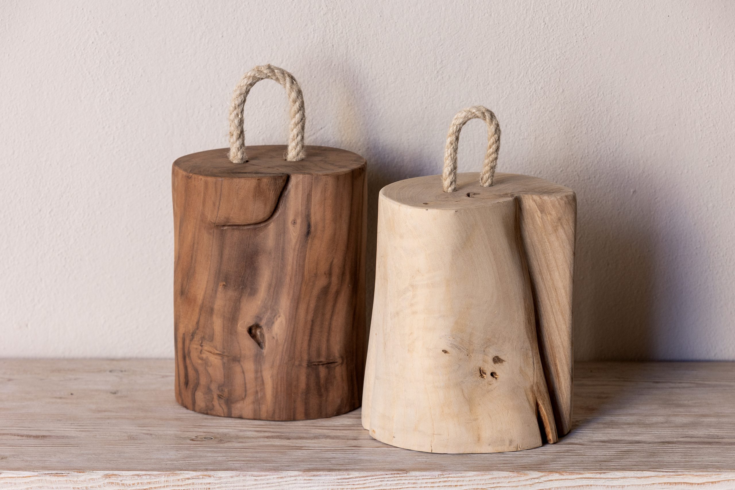 tope porta noguera-freixe Tope de porta de fusta massissa.